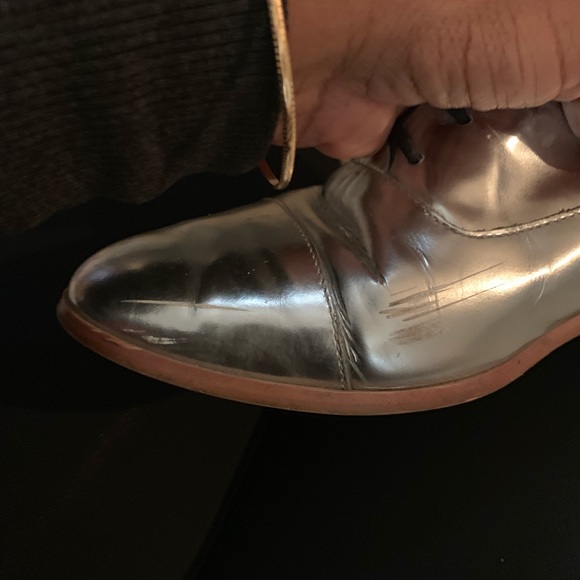 SOLD-Kate Spade Saturday silver shoes 8.5 - Picture 2 of 7